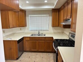 7562 Coyote Creek Ct in Buena Park, CA - Foto de edificio - Building Photo