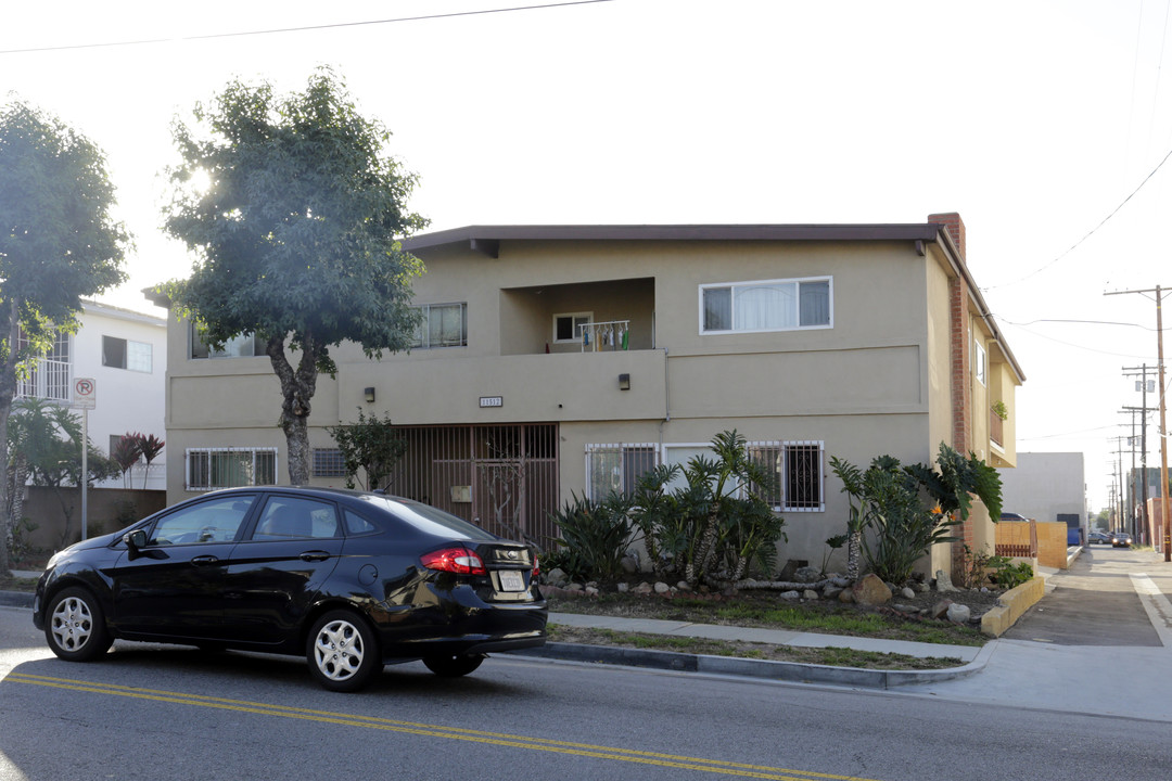 11512 Ohio Ave in Los Angeles, CA - Building Photo