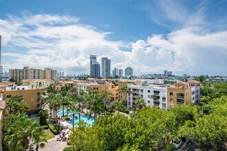 110 Washington Ave in Miami Beach, FL - Building Photo - Building Photo