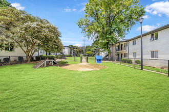 Lenox Place in Atlanta, GA - Building Photo - Building Photo