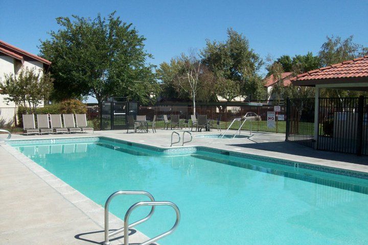 Canyon Creek Apartments in Palmdale, CA - Building Photo