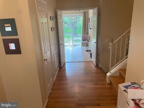 947 Farm Haven Dr in Rockville, MD - Building Photo - Building Photo