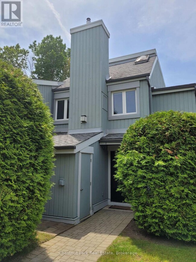 100-100 Fairway Crescent in Collingwood, ON - Building Photo - Building Photo