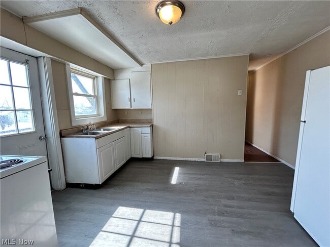 106 S 12th St in Weirton, WV - Building Photo - Building Photo