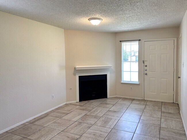 202 Renee Dr-Unit -200 in Irving, TX - Building Photo - Building Photo