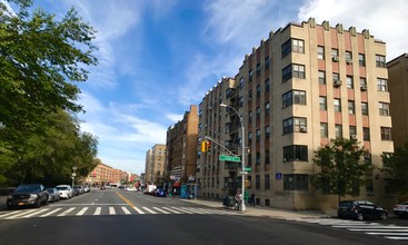 105 Arden Street in New York, NY - Foto de edificio - Building Photo