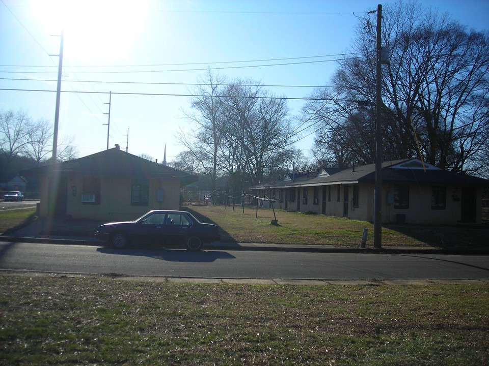 Bell Court Apartments in Birmingham, AL - Building Photo