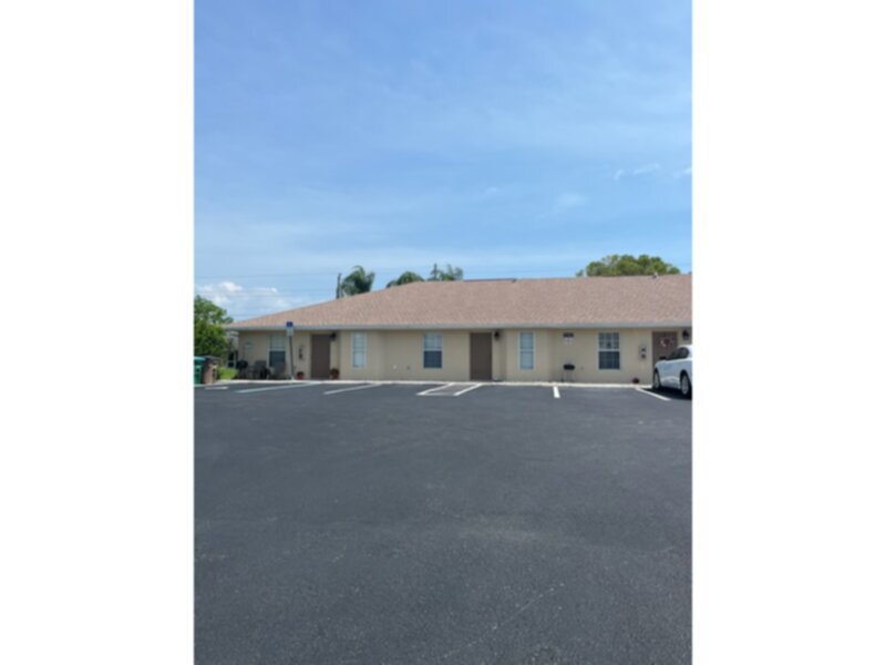 1242 SE 8th St in Cape Coral, FL - Building Photo