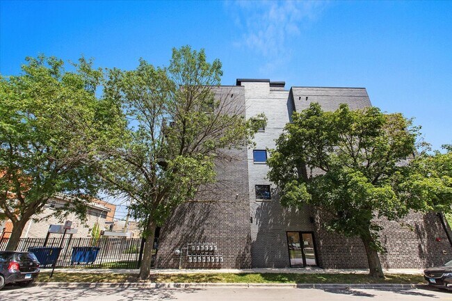 property at 35 S Hoyne Ave