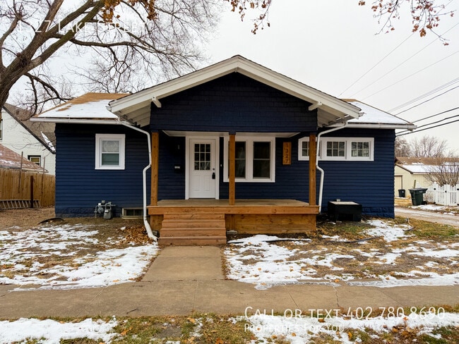 1327 Lake St in Lincoln, NE - Building Photo - Building Photo