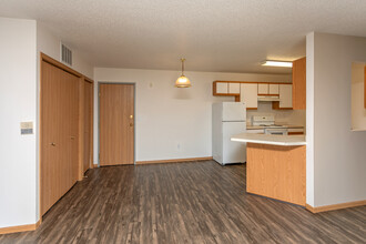 Sorrento I & II Apartments in Fargo, ND - Building Photo - Interior Photo