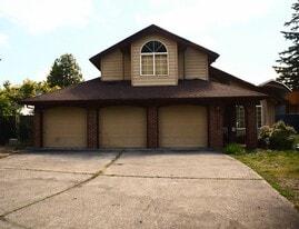 3012 SE 157th Ave in Portland, OR - Building Photo