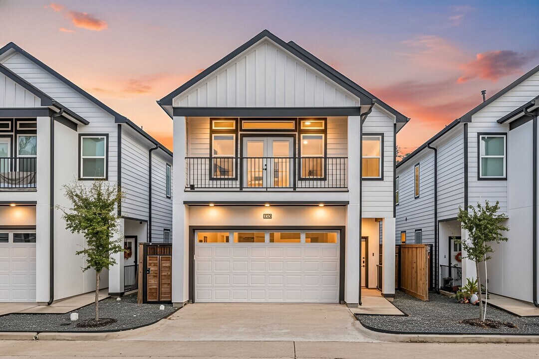 6480 T C Jester Blvd in Houston, TX - Building Photo