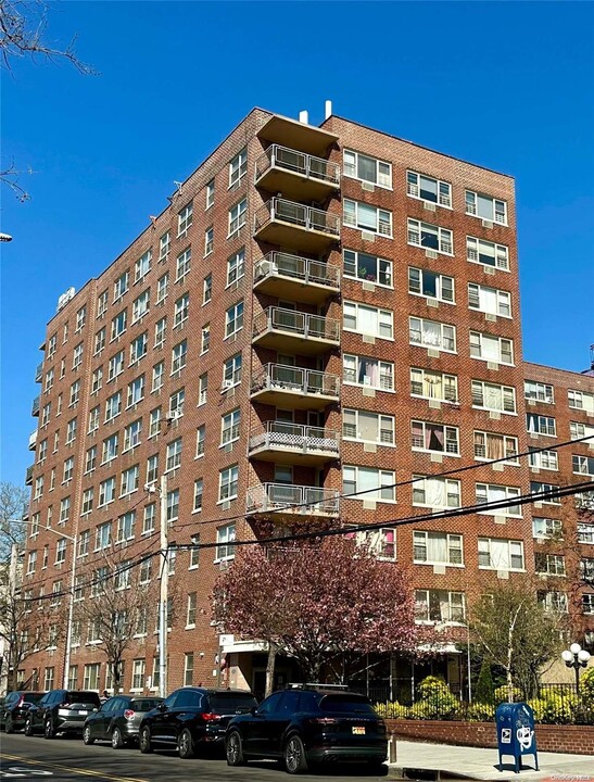 81-11 45th Ave in Queens, NY - Building Photo