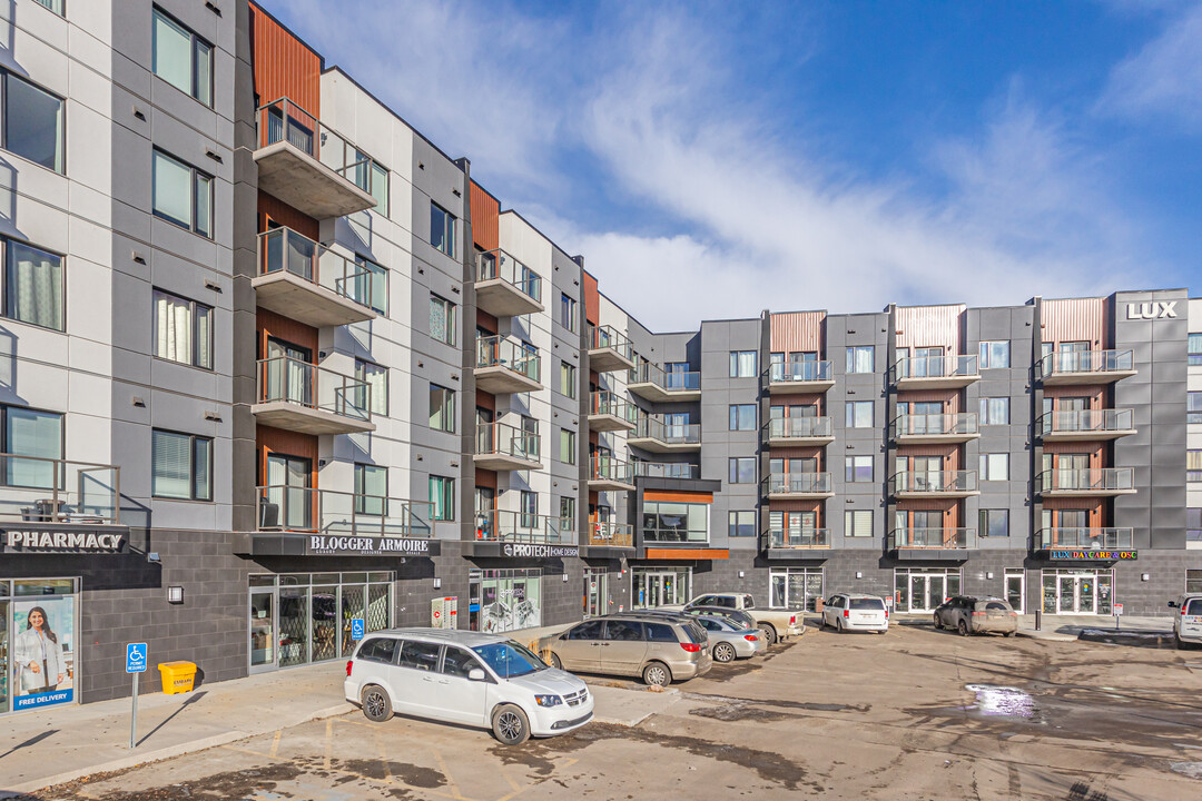 Royal Centre Lux in Edmonton, AB - Building Photo