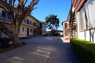 11833 S Figueroa St in Los Angeles, CA - Building Photo - Building Photo