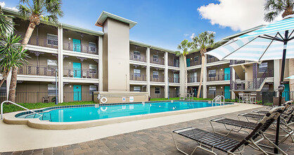 Fountain Court Apartments in St. Petersburg, FL - Foto de edificio - Building Photo