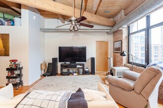 625 W Jackson Blvd, Unit 813 in Chicago, IL - Building Photo - Building Photo