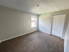 4400-4402-4402 Pine Brook Ct in Dayton, OH - Building Photo - Building Photo