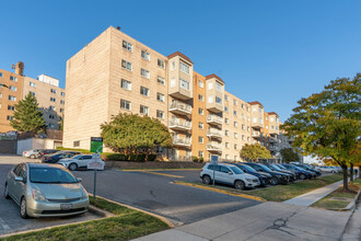 College Park Towers in College Park, MD - Building Photo - Building Photo