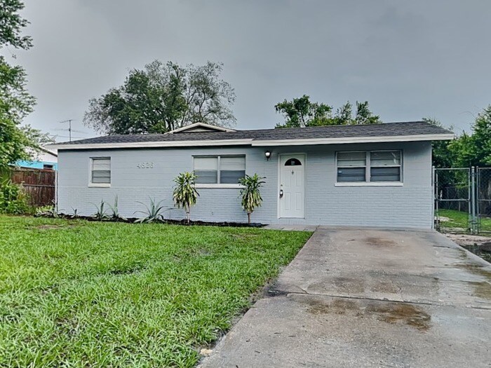 4826 E 97th Ave in Tampa, FL - Building Photo