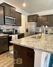 63 Creekview Rd in Hendersonville, NC - Building Photo - Building Photo