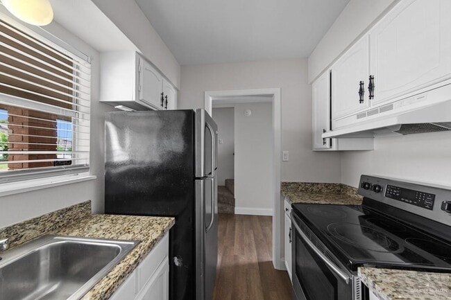 8 Continental Dr in Brownsville, TX - Building Photo - Building Photo