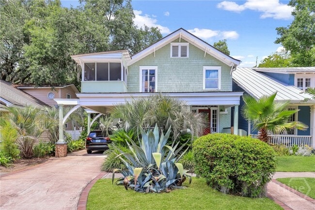 property at 1110 E Duffy St