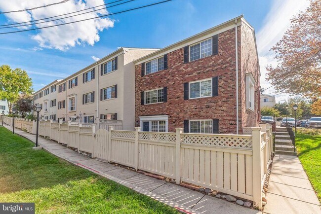 1601 N Van Dorn St in Alexandria, VA - Building Photo - Building Photo