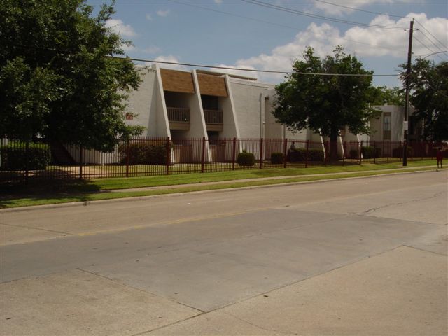 Peterson Place Apartments in Dallas, TX - Foto de edificio - Building Photo