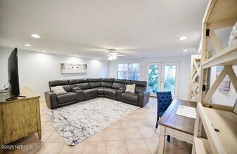 819 4th Ave N in Jacksonville Beach, FL - Building Photo - Building Photo