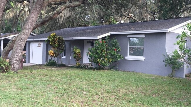 715 Baywood Cir