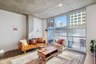 222 E Jefferson St in Phoenix, AZ - Foto de edificio - Building Photo