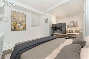 102 Greenwich Ave in New York, NY - Building Photo