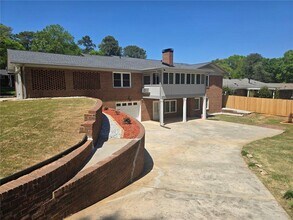 3420 Northside Dr in Hapeville, GA - Building Photo - Building Photo