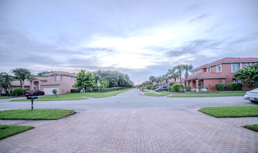 112 Sarona Cir in Royal Palm Beach, FL - Building Photo - Building Photo