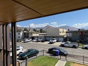 2764 Conejo Dr, Unit D in San Bernardino, CA - Building Photo - Building Photo