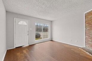 9467 Olde Towne Row in Dallas, TX - Building Photo