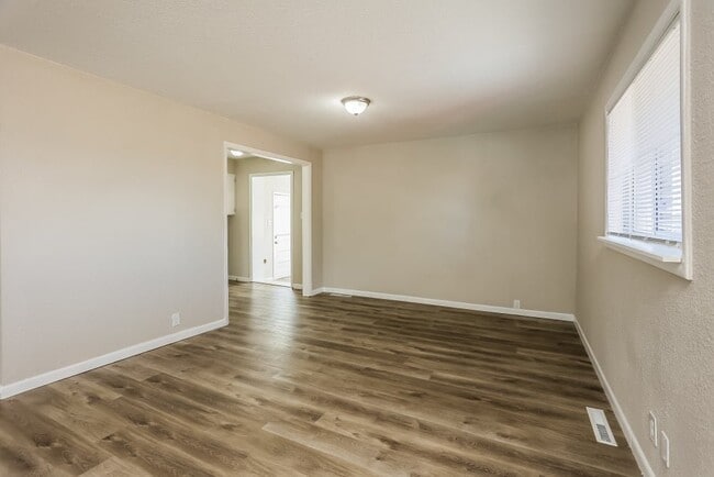 820 Essex Dr in Denver, CO - Foto de edificio - Building Photo