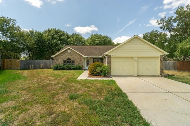 property at 2902 Laurelridge Dr