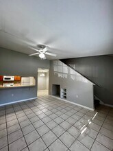 2740 W Tharpe St in Tallahassee, FL - Foto de edificio - Building Photo
