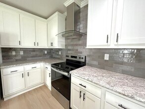 5656 Woodford St in Brooksville, FL - Building Photo - Building Photo