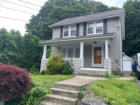 10 Olmstead Pl in Norwalk, CT - Building Photo