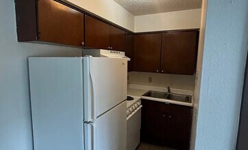 16th Avenue Apartments in Cedar Rapids, IA - Foto de edificio - Building Photo