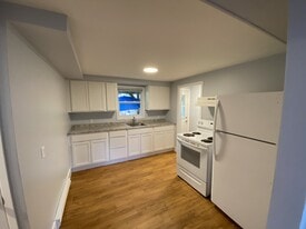 56-56 Point Park Dr in Riverview, NB - Building Photo