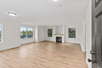 13815 Macadam Rd S in Tukwila, WA - Building Photo - Building Photo