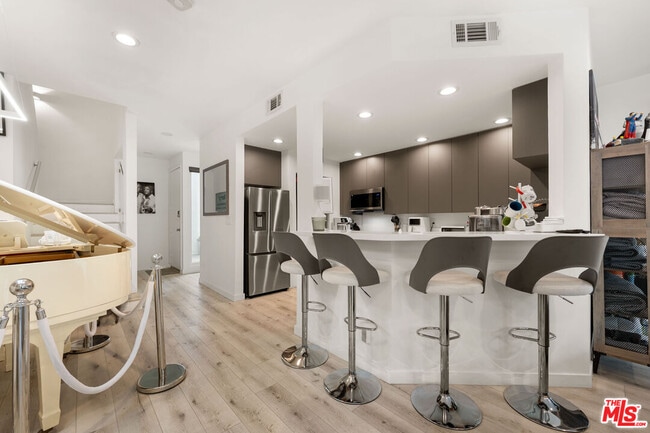 property at 8601 W Knl Dr