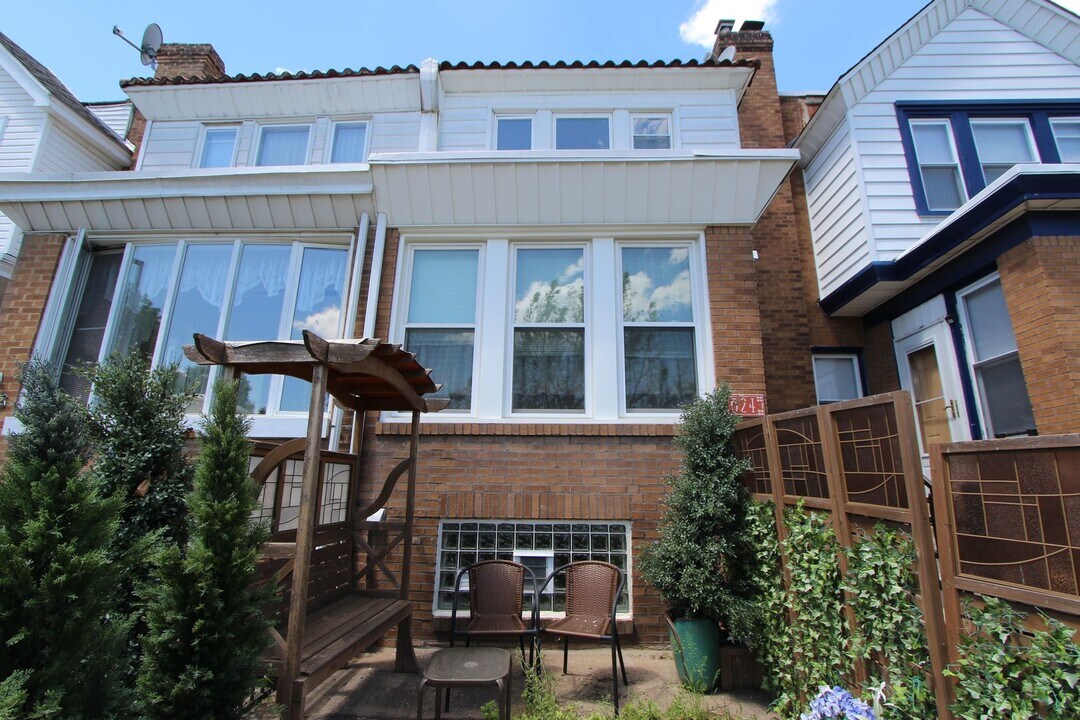 624 Wendover St in Philadelphia, PA - Building Photo