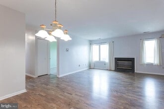 5 Michele Ct in Levittown, PA - Foto de edificio - Building Photo