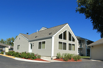 Willow Wood Estates in Plymouth, MN - Building Photo - Building Photo